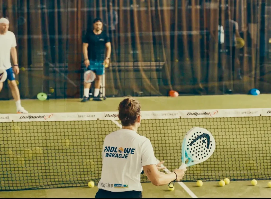 Uczestniczka treningu na campie Padlowe Wakacje na Bali