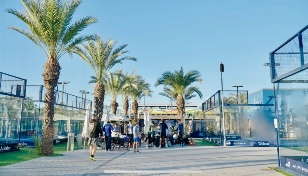 Bela Padel Center, gdzie odbywają się wyjazdy padlowe z treningami