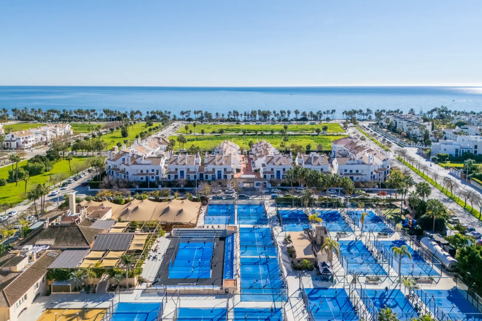 Korty padlowe NAC nad morzem w Marbelli – wyjazd padel camp z treningami