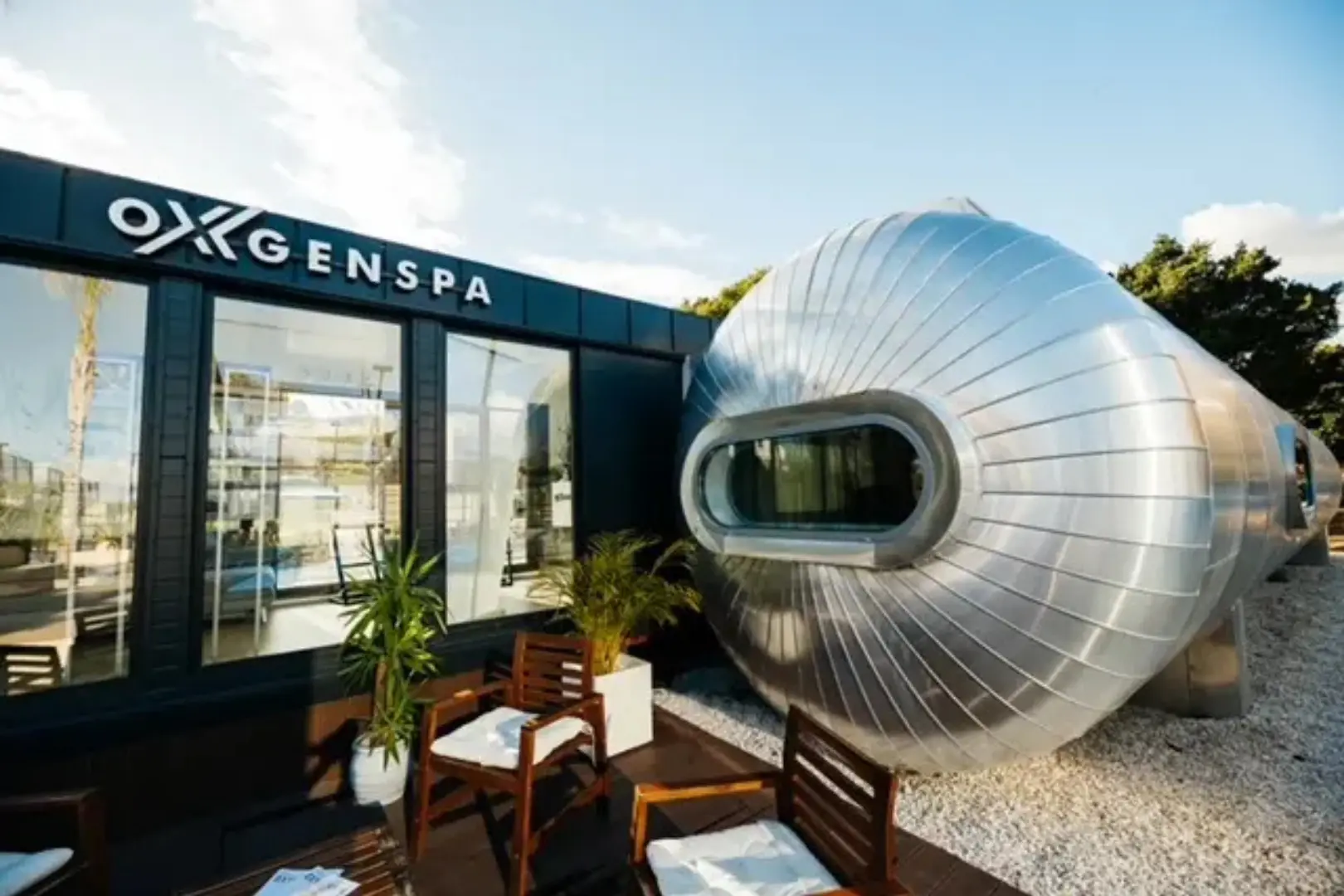 komora tlenowa w NAC Marbella – kompleks sportowo-rekreacyjny z kortami do padla