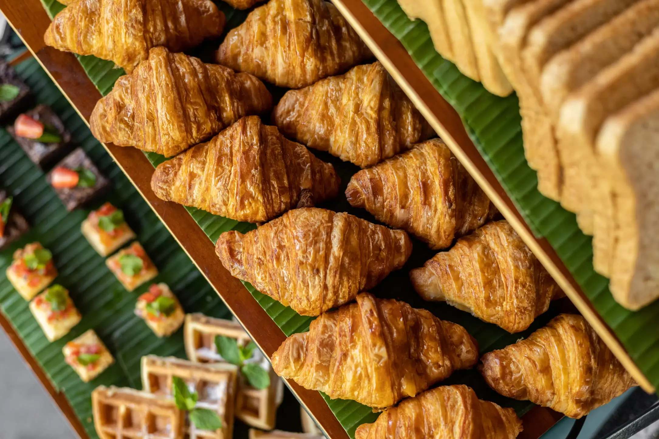 Śniadanie hotelowe na Bali dla uczestników padel campu Padlowe Wakacje